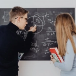 Рациональный анализ механики краш-игры Lucky Jet