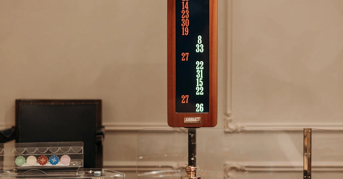 Колесо рулетки с математическими формулами и анализом вероятностей